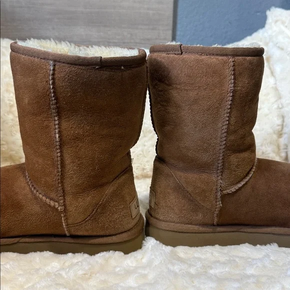 UGG CLASSIC SHORT BOOTS - Picture 7 of 11